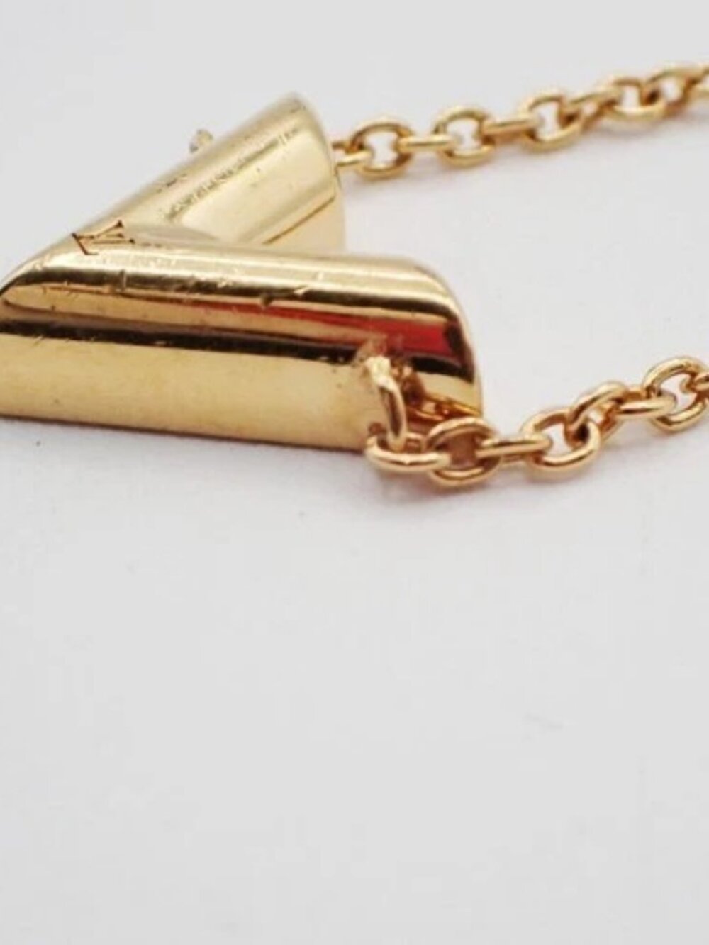 LOUIS VUITTON LV Logo Essential V Bracelet Gold-Plated Italy M61084 36RL847 - Picture 4 of 13